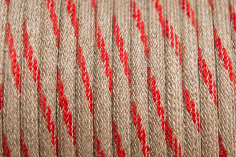 Rusztikus piros mintás len textilkábeles hármas elosztó