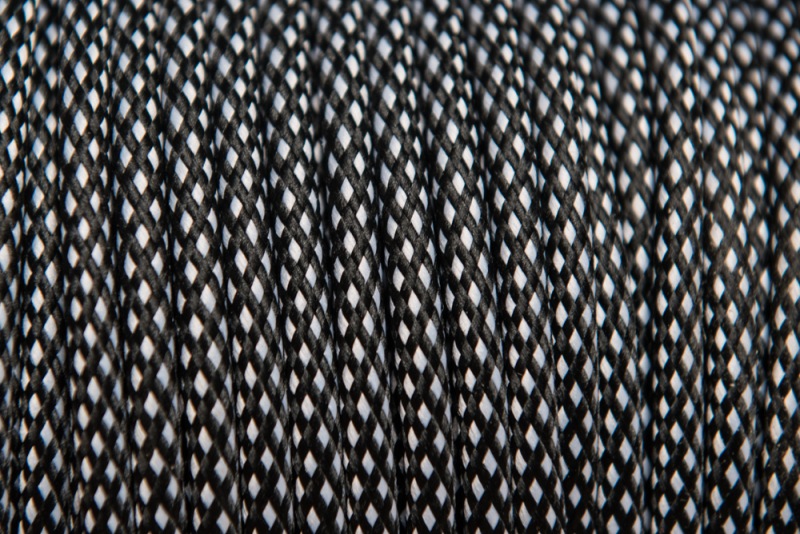 Fekete-fehér pöttyös textilkábel