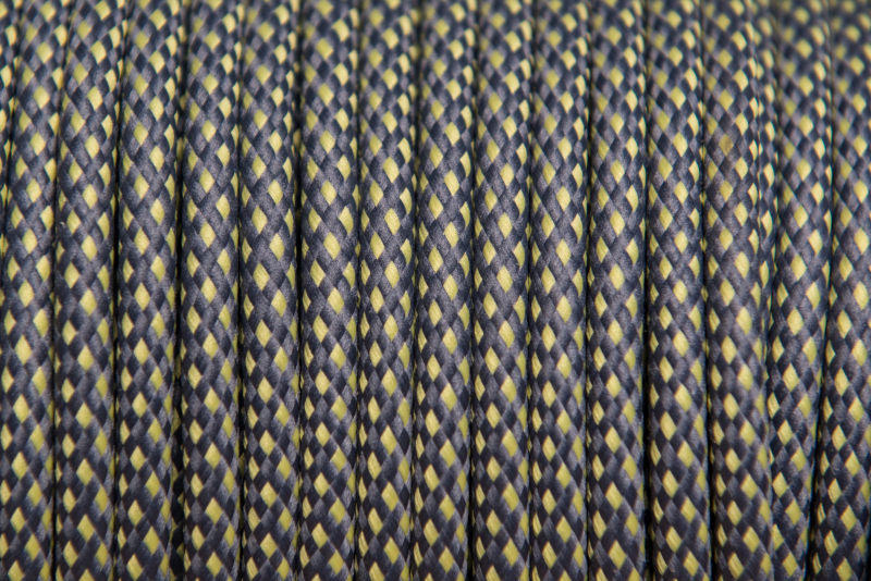 Szürke-sárga pöttyös textilkábel