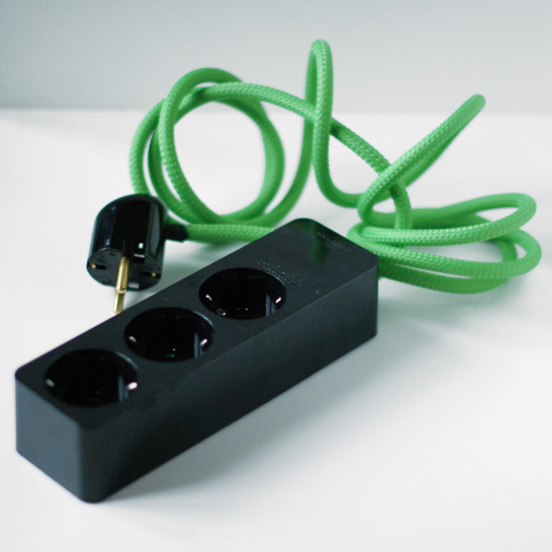 Zöld textilkábeles hármas elosztó