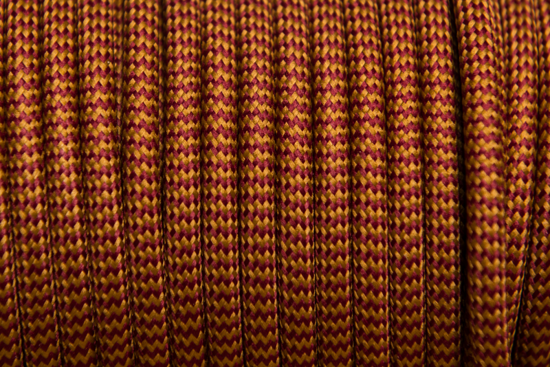 Óarany-bordó cikkcakk textilkábel